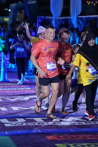 BIB: 3646, 3645, 362
                            <button type="button" onclick="openModal(26224825)" class="btn btn-primary btn-sm float-right btn-popup" data-toggle="modal" data-target=".modal-high-quality">
                        <i class="fas fa-shopping-cart"></i> Add to Cart
                    </button>
                                            <button type="button" onclick="isThisMe(26224825, true)" class="btn btn-success btn-sm float-right btn-popup btn-isme hidden" data-toggle="tooltip" data-placement="bottom" title="นี่คือรูปของคุณใช่ไหม คลิกที่นี่เพื่อเอาเข้าอัลบั้ม">
                        <i class="fas fa-plus"></i> Add to album
                    </button>
                    <button type="button" onclick="isThisMe(26224825, false)" class="btn btn-warning btn-sm float-right btn-popup btn-isnotme hidden">
                        <i class="fas fa-ban"></i> Remove from album
                    </button>